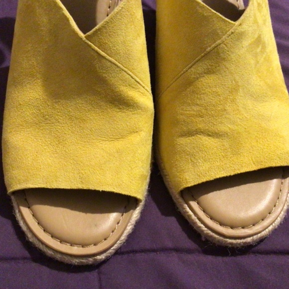 New Yellow Suede Franco Sarto Wedges 7.5 - Picture 2 of 6